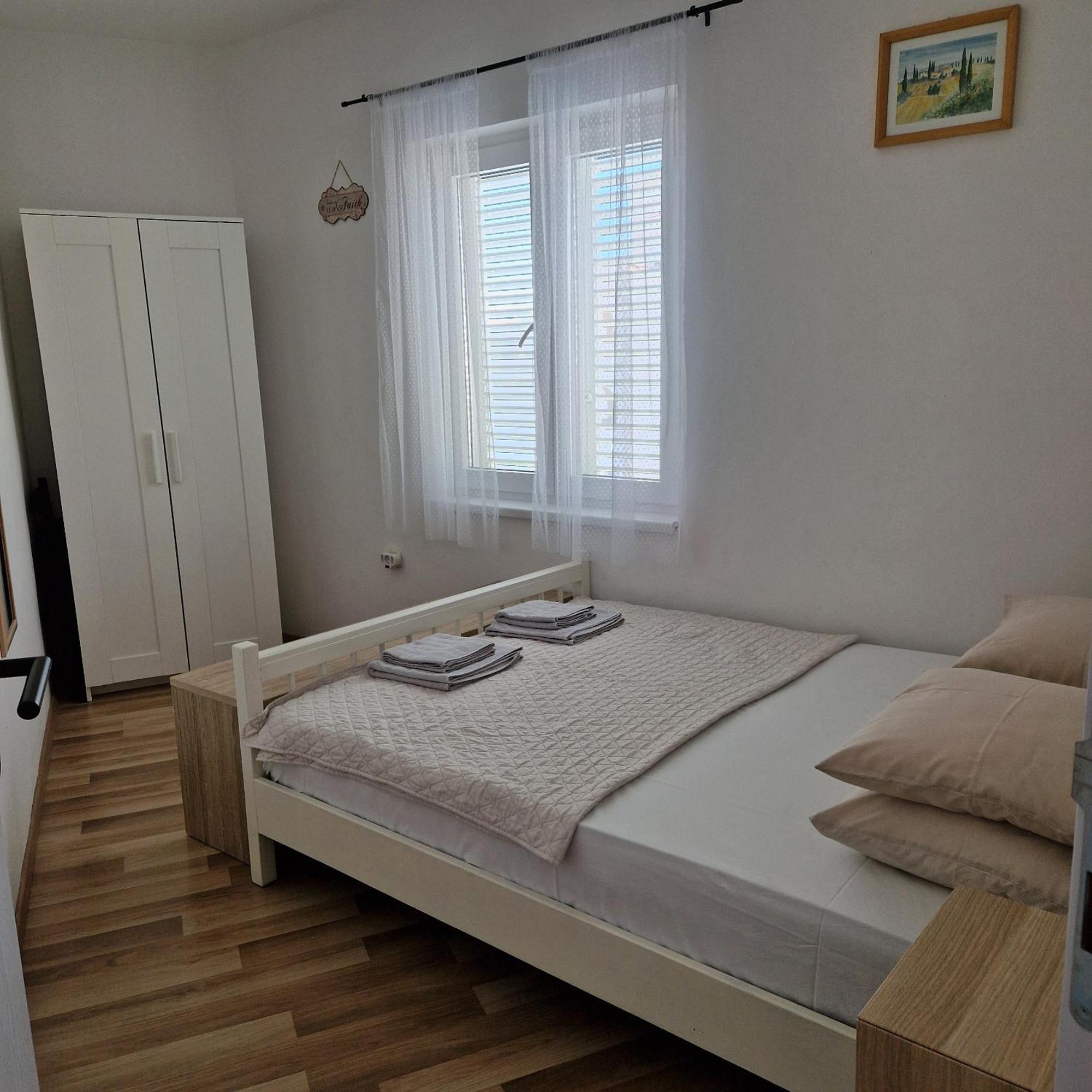 Apartman Iva ノヴァリャ エクステリア 写真